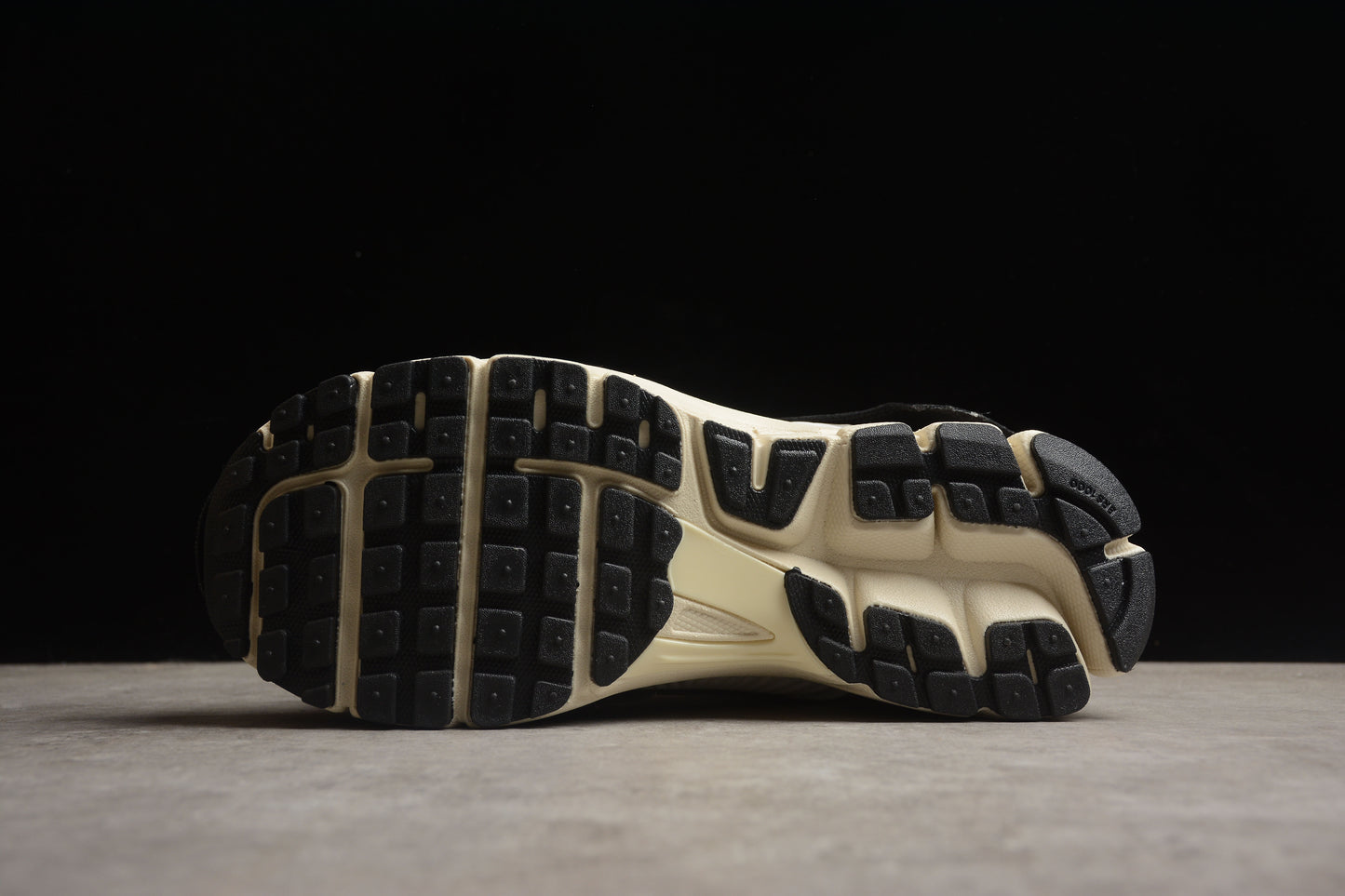 NIKE Zoom Vomero 5 FJ5474 133