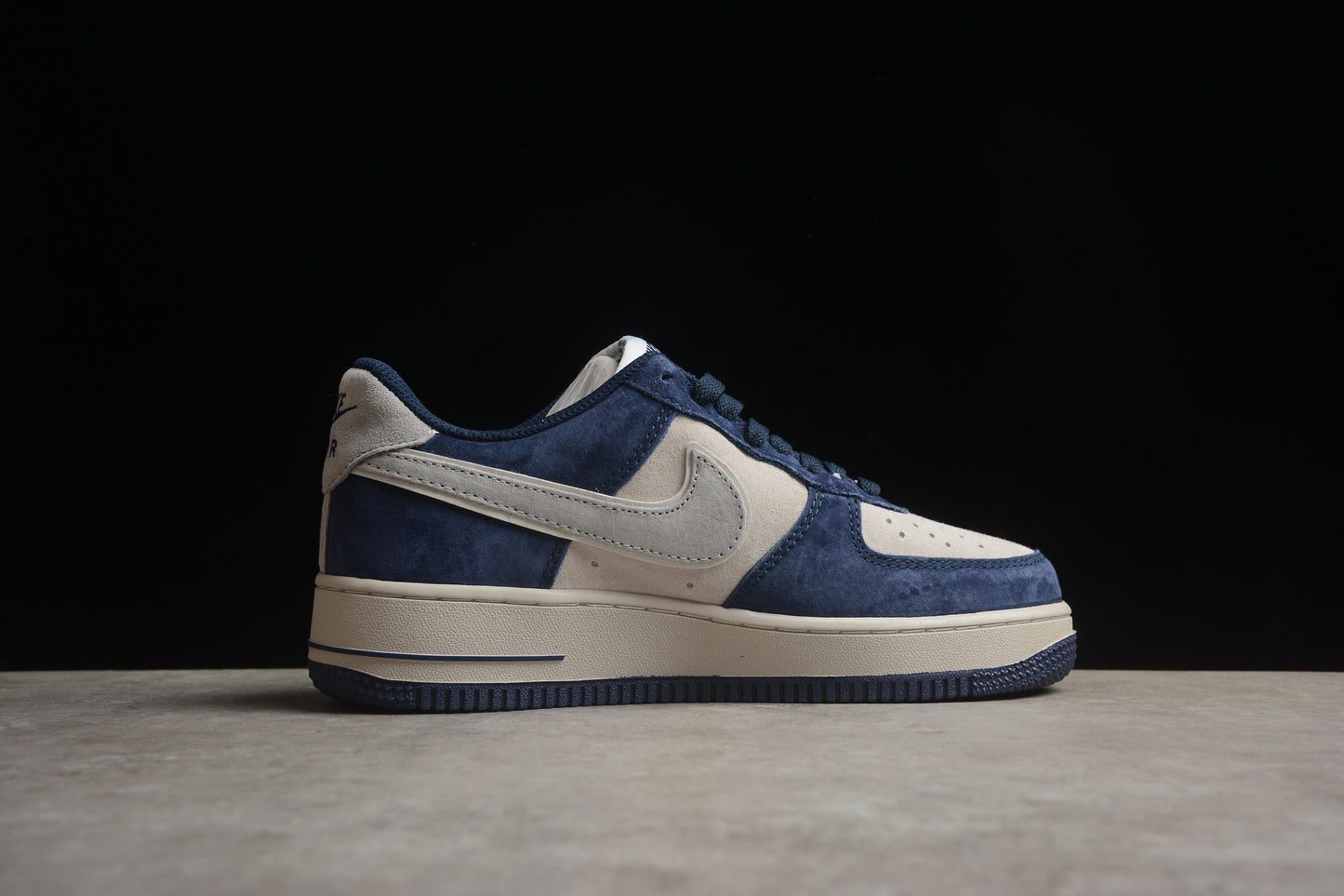 Nike Air Force 1 AV0383 228