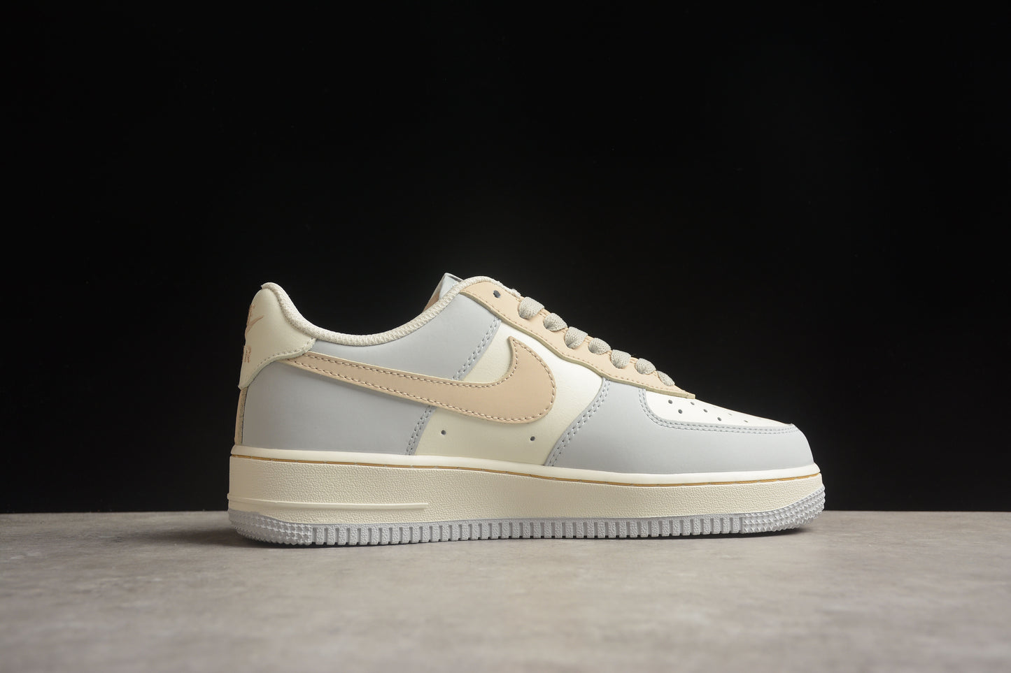 Nike Air Force 1 DB3301-111