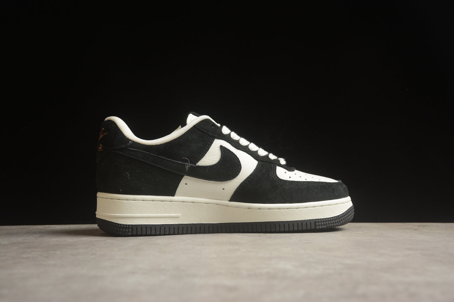 Nike Air Force 1 HD1968-010
