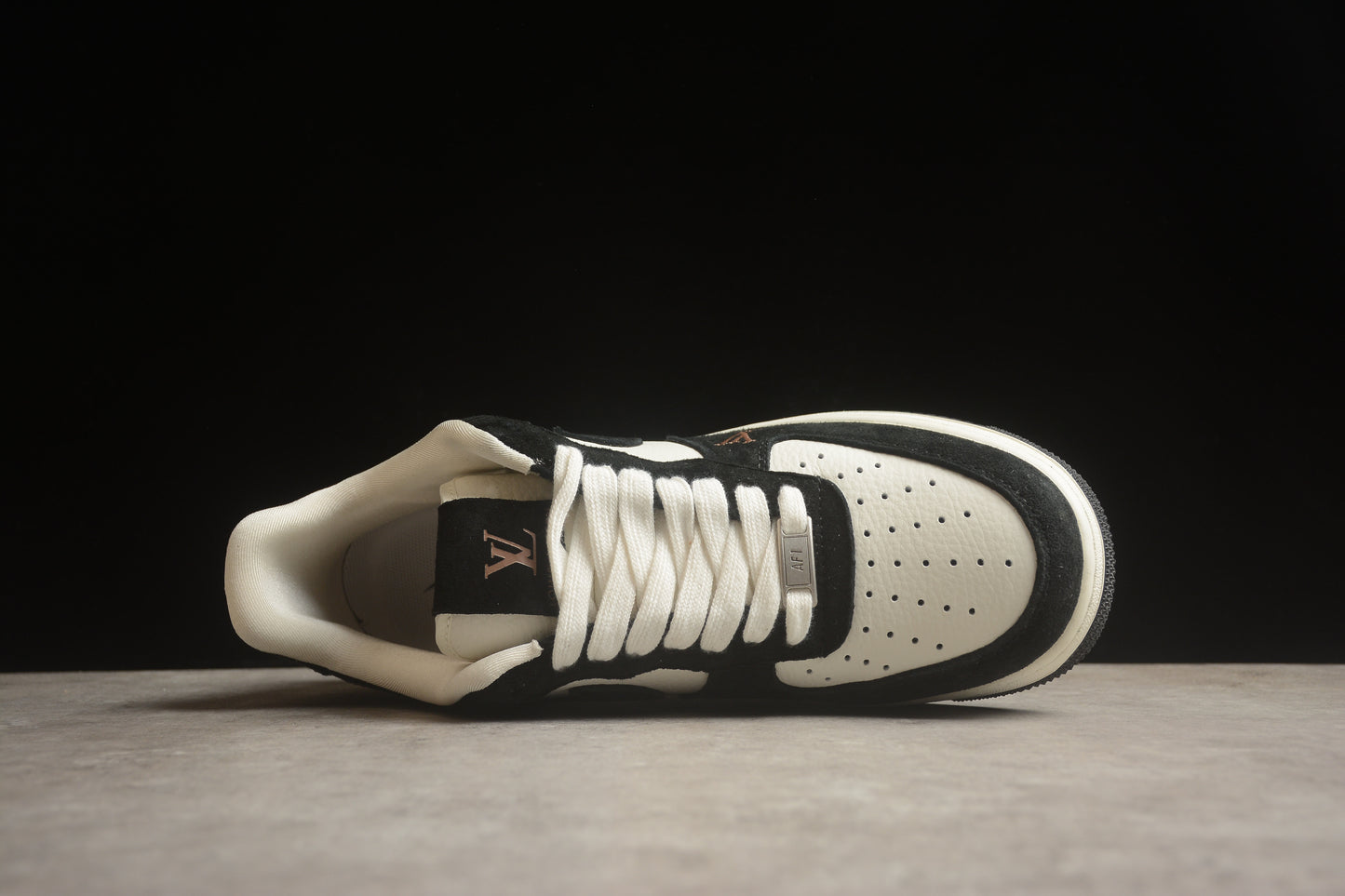 Nike Air Force 1 HD1968-010