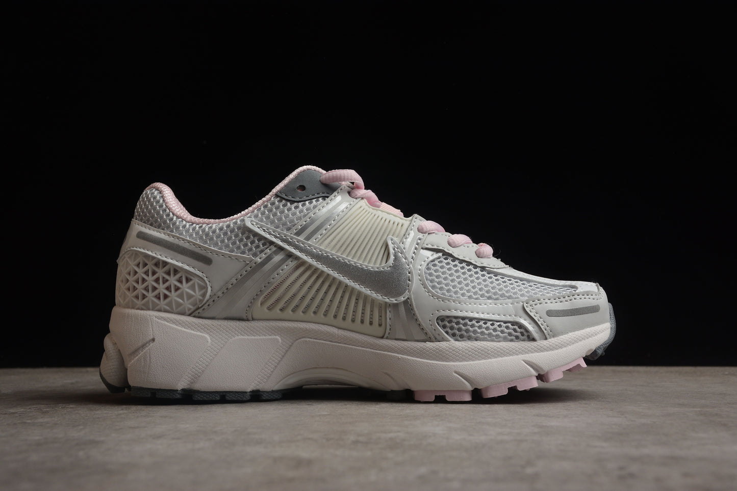 NIKE Zoom Vomero 5 FN3695-001