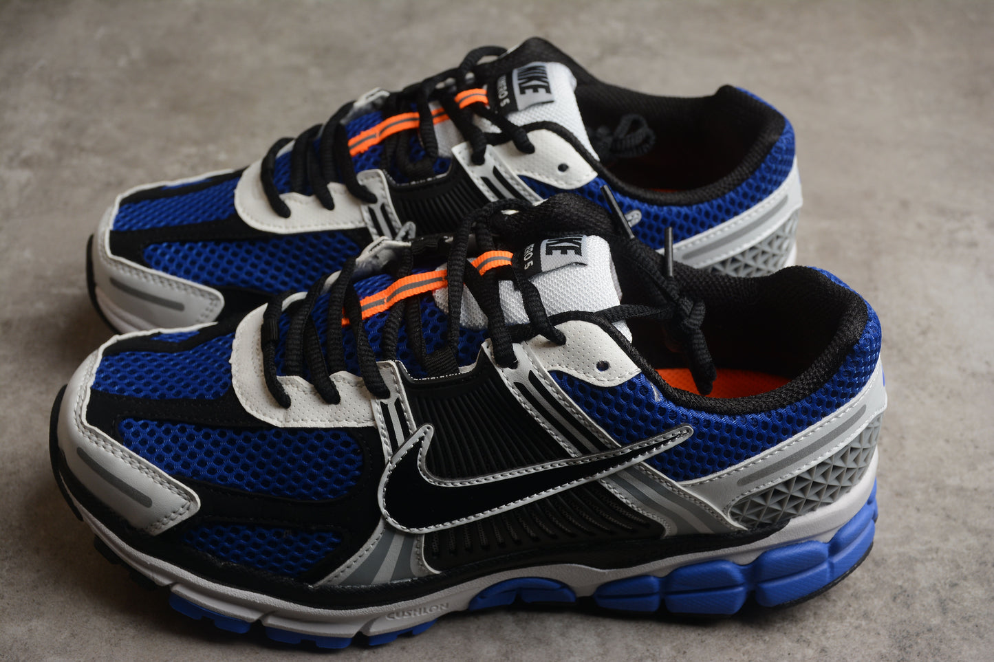 NIKE Zoom Vomero 5 C11684 100