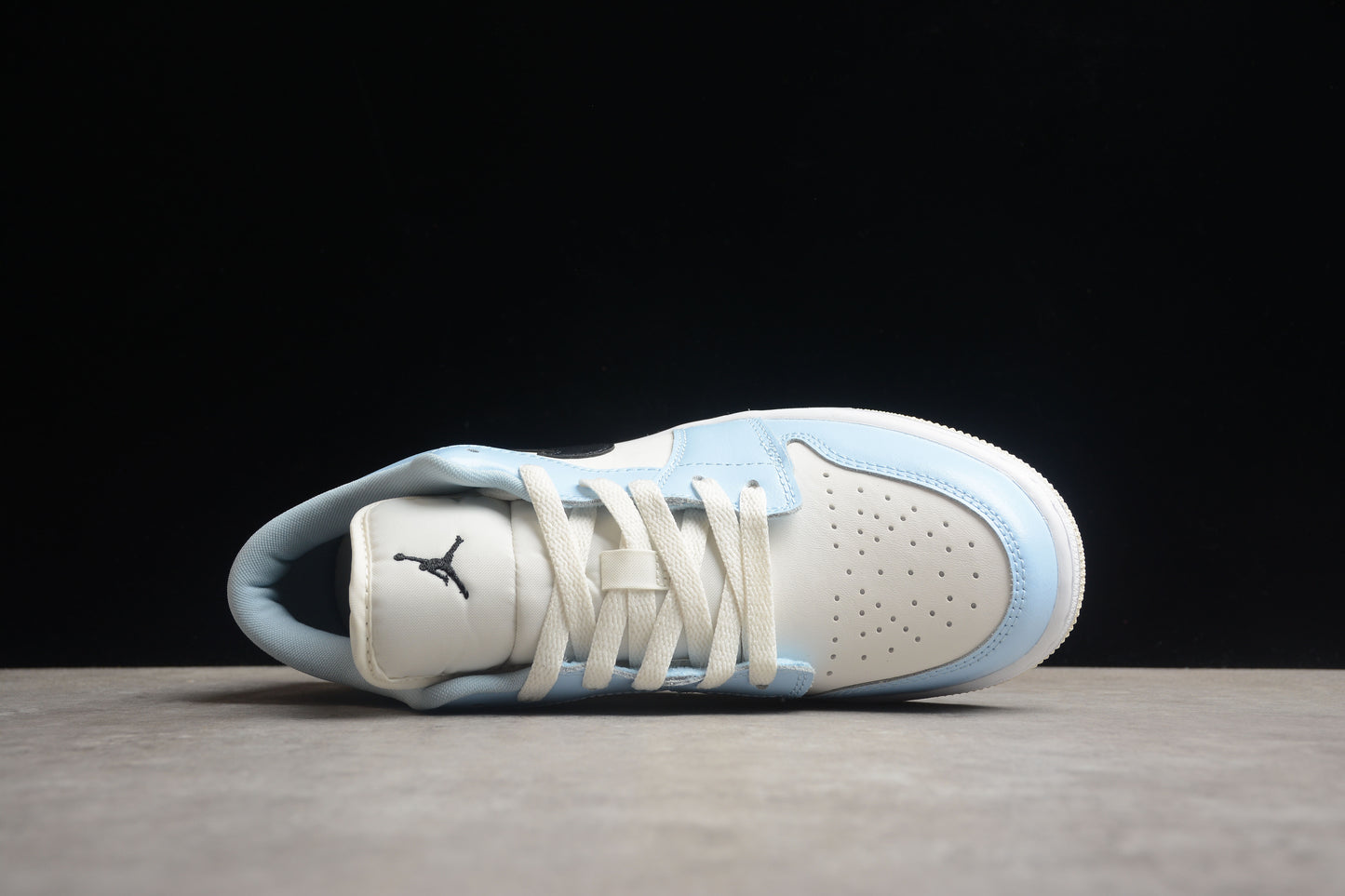 Nike Air Jordan 1 Low 554723-401
