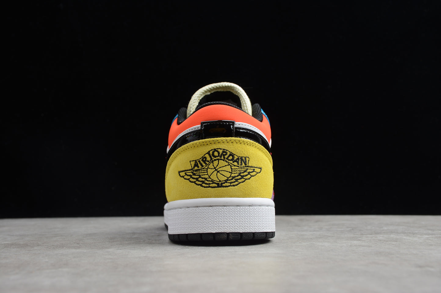 Nike Air Jordan 1 Low CZ3572-104