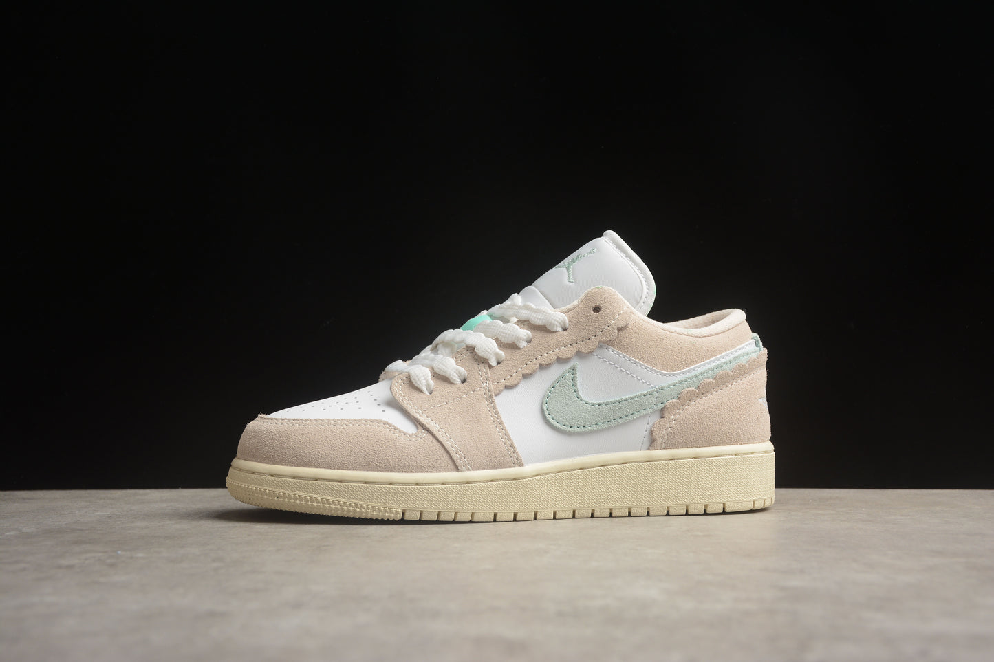 Nike Air Jordan 1 Low DZ5356-800