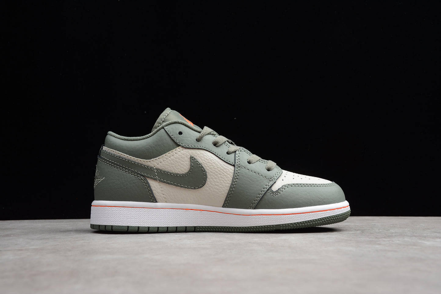 Nike Air Jordan 1 Low 553560-121