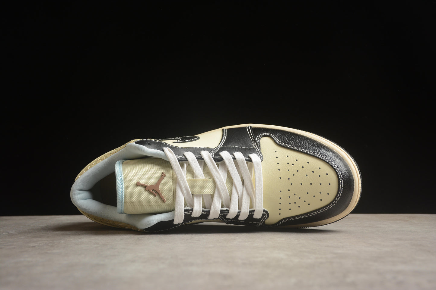 Nike Air Jordan 1 Low HQ3437-101