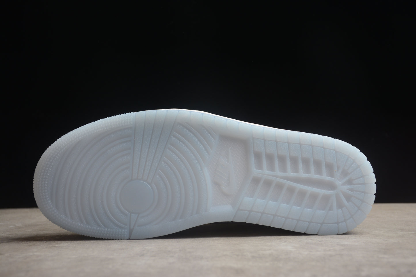 Nike Air Jordan 1 Low FN8899 131