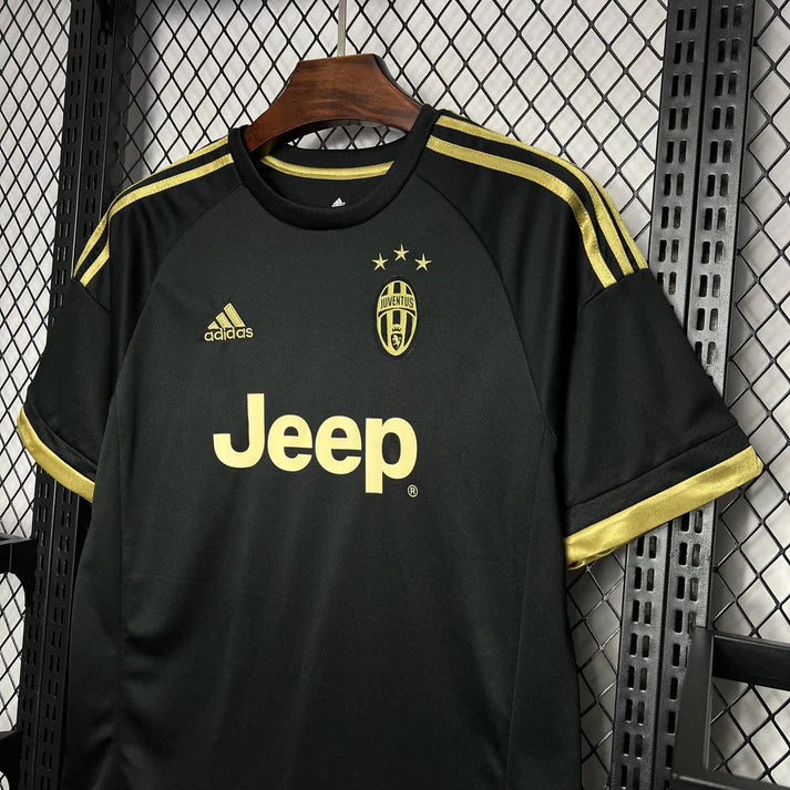 Juventus retro 2015/16 Away