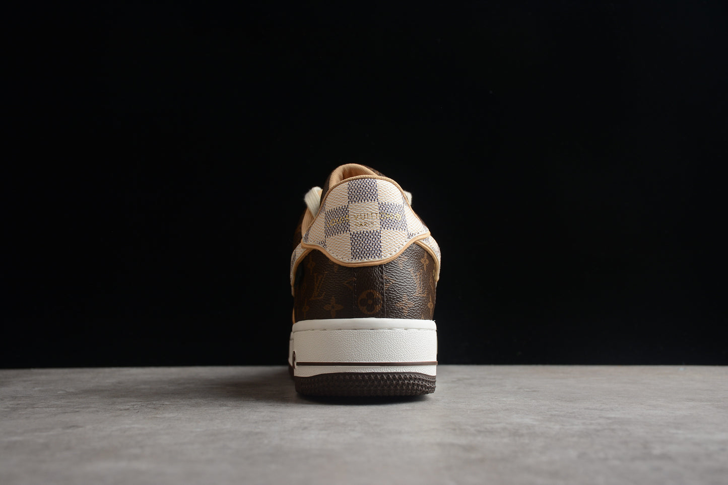 Louis Vuitton x Nike Air Force 1'07 LV8 Low Marron