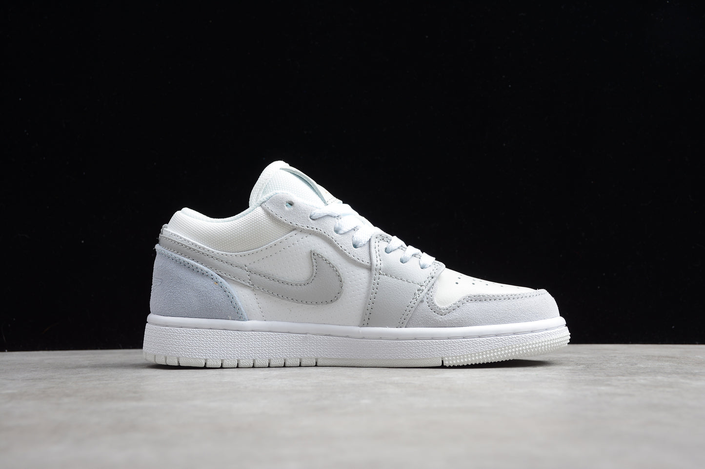 Nike Air Jordan 1 Low CV3043-100