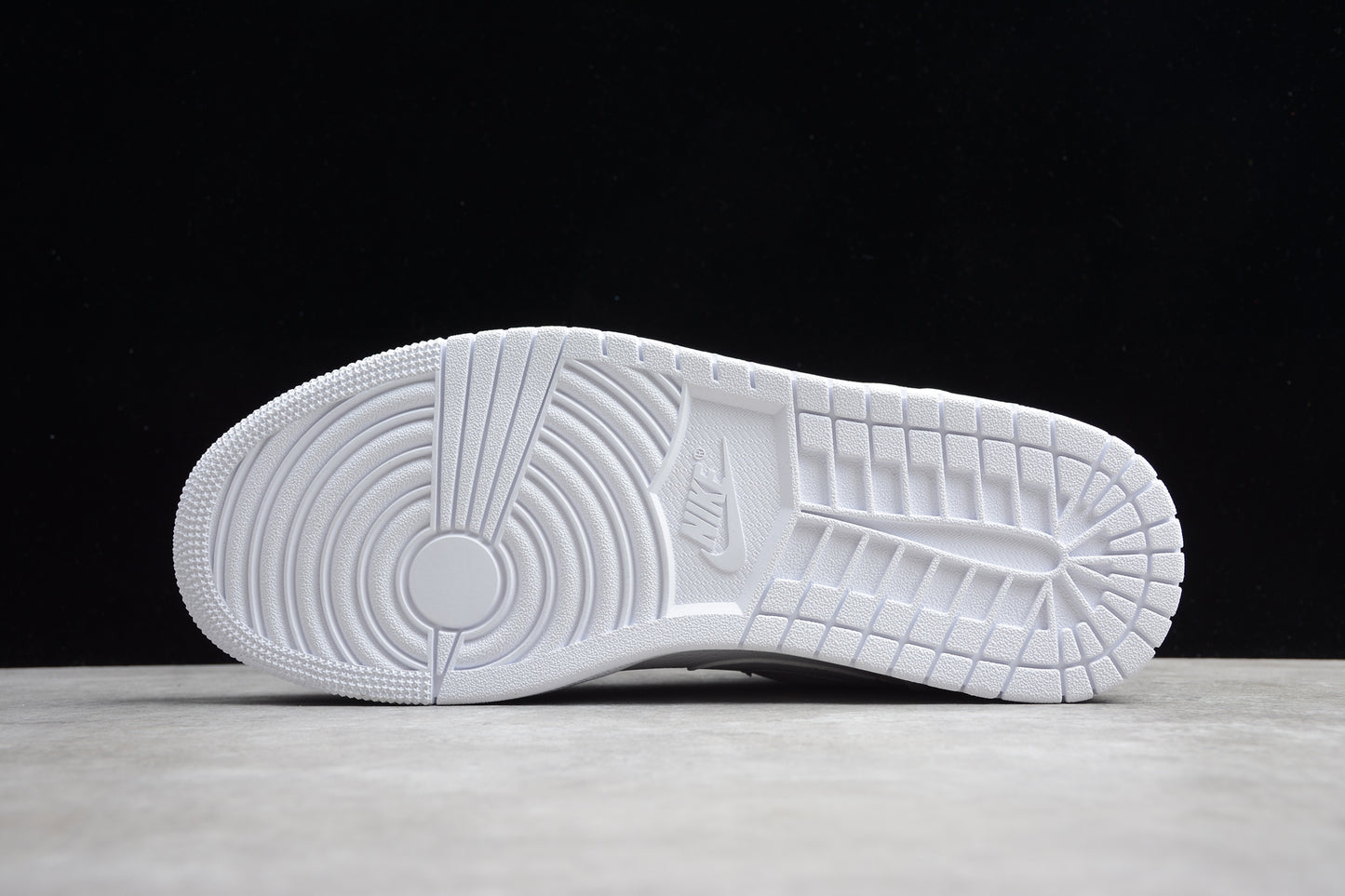 Nike Air Jordan 1 Low 553558-111