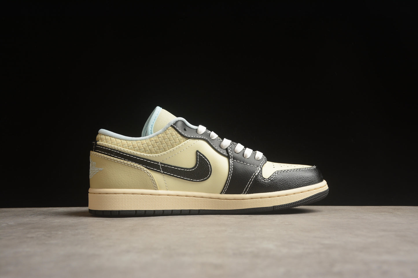 Nike Air Jordan 1 Low HQ3437-101