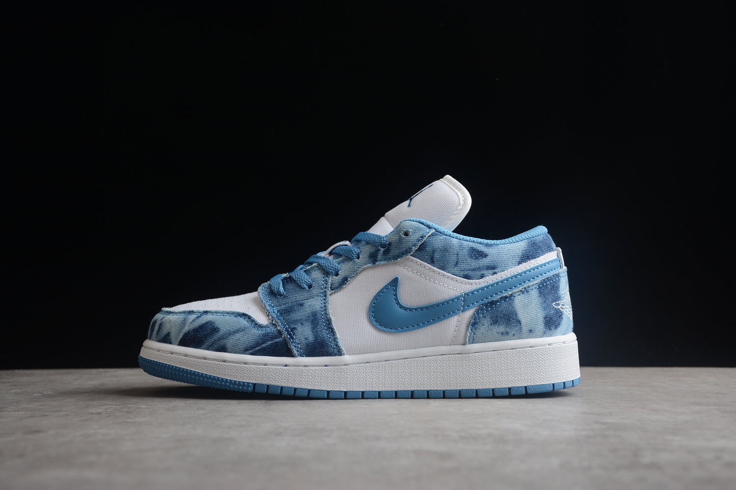 Nike Air Jordan 1 Low DM8947-100