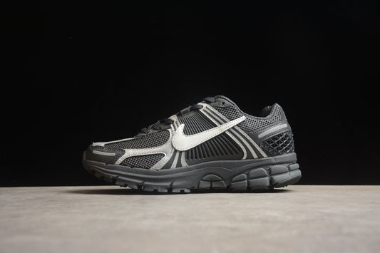 NIKE Zoom Vomero 5 BV1358-002