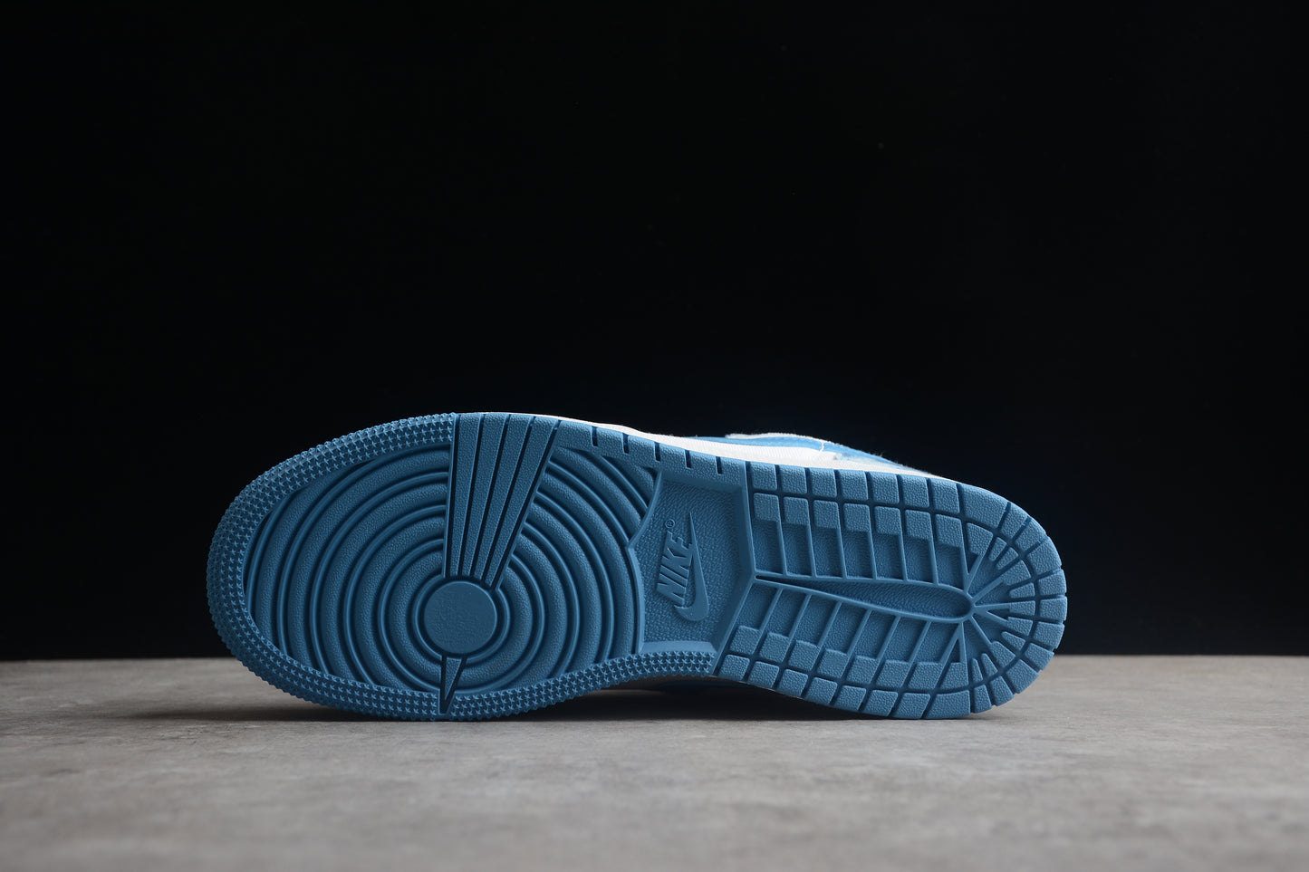 Nike Air Jordan 1 Low DM8947-100