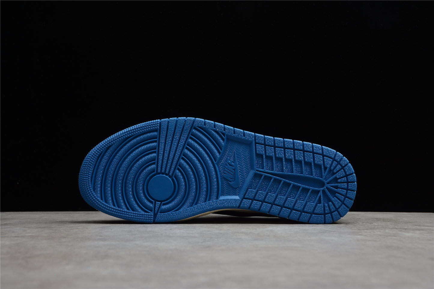 Nike Air Jordan 1 Low CQ3227-105