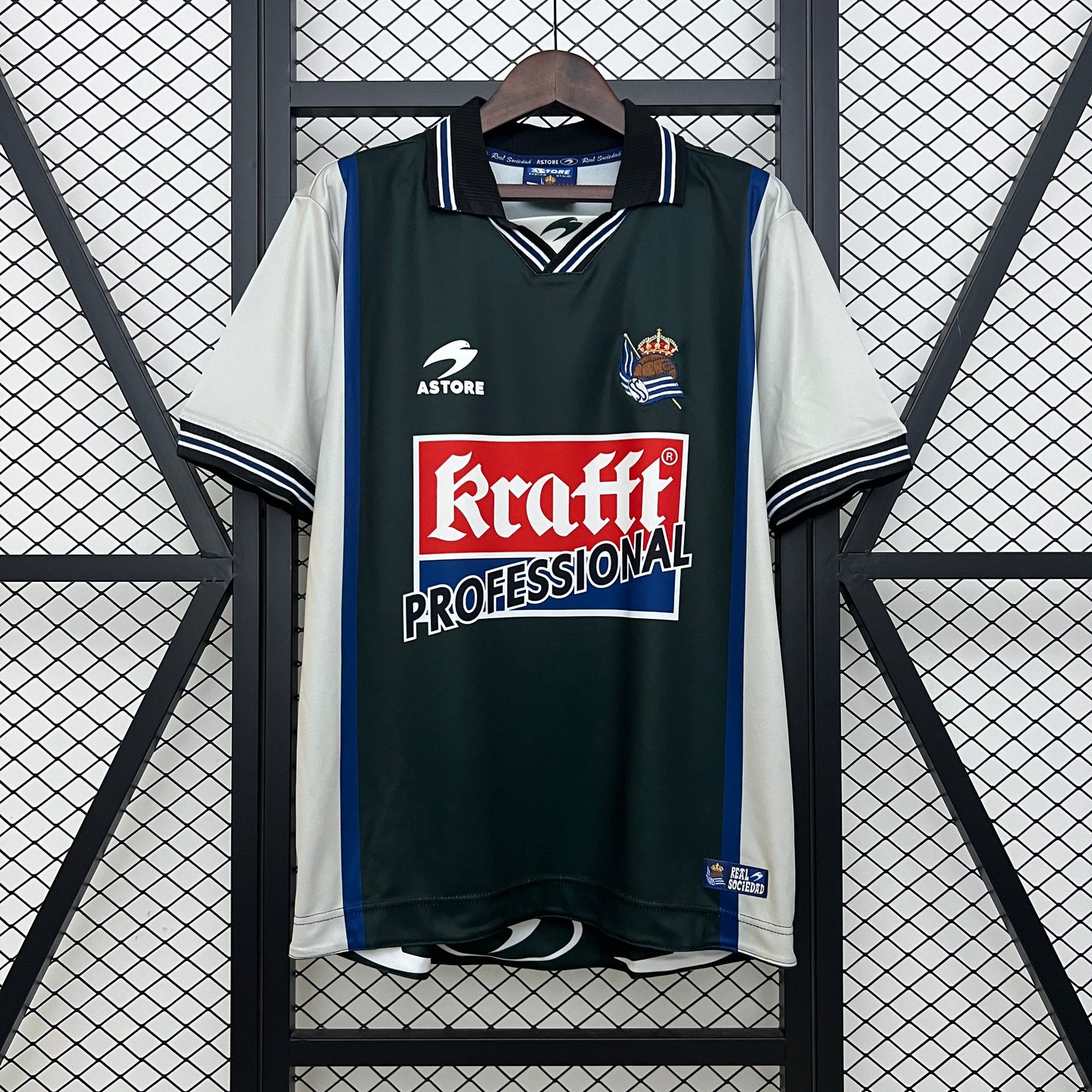 Real Sociedad retro 2000/02 Away