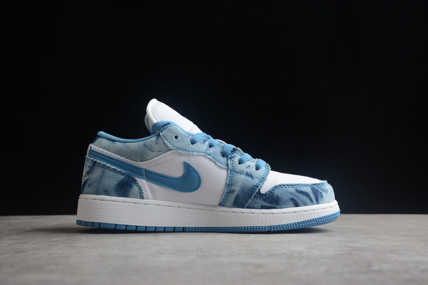 Nike Air Jordan 1 Low DM8947-100