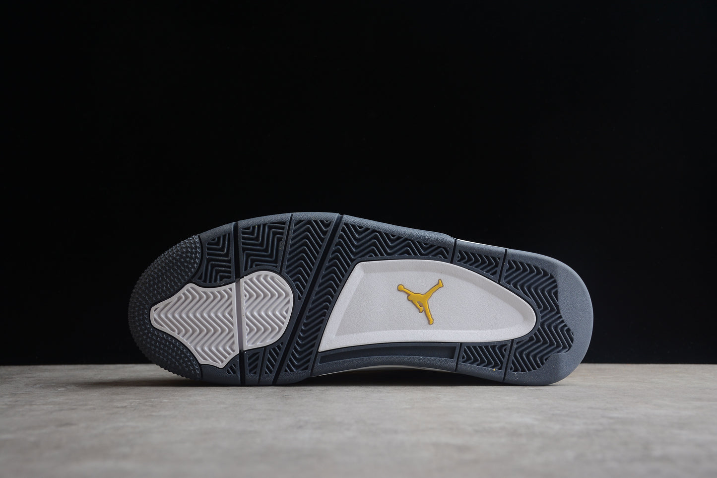 Air Jordan 4 Retro CT8527-700