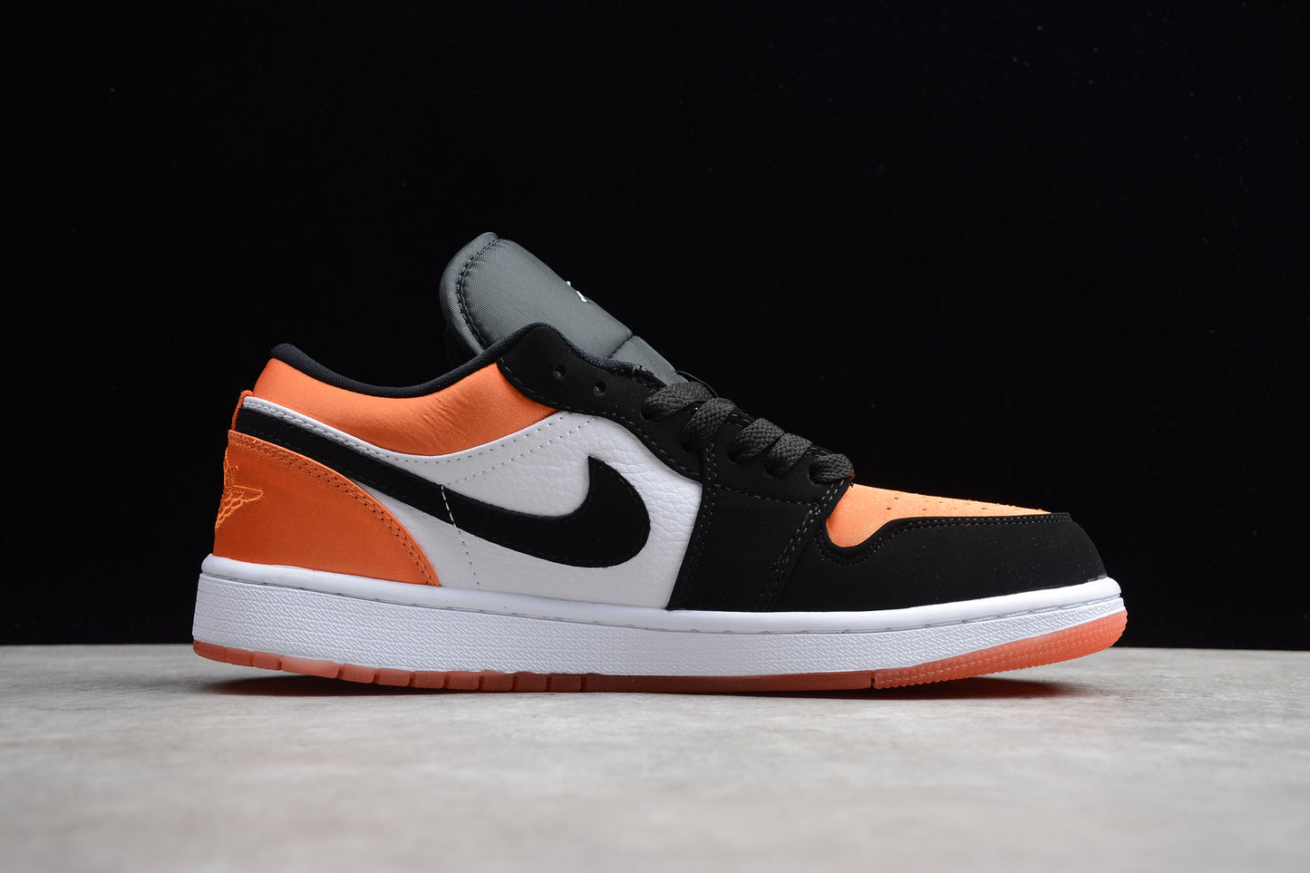 Nike Air Jordan 1 Low 553558-010
