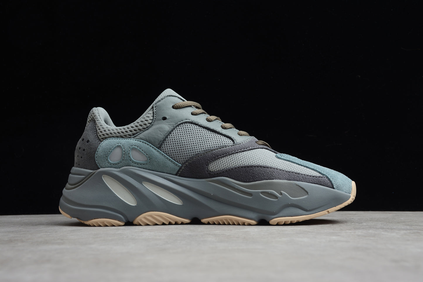 Adidas YEEZY Boost 700 FW2499