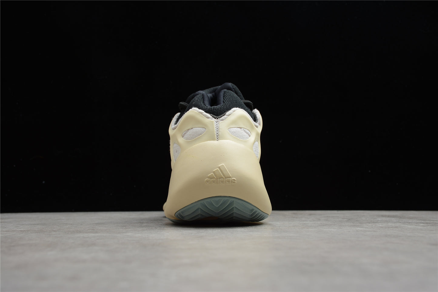 Adidas YEEZY Boost 700 FW4980