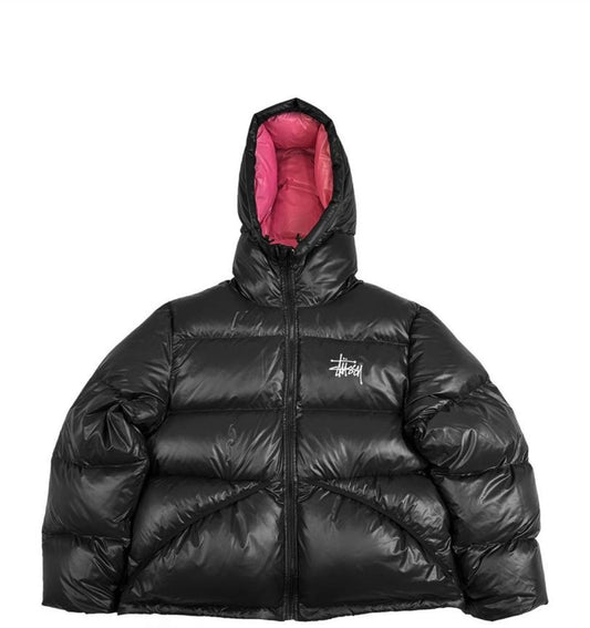 Chaqueta Stussy negra y rosa