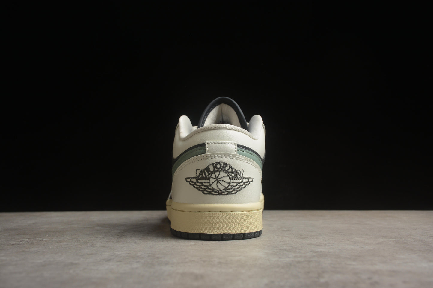 Nike Air Jordan 1 Low DC0774-001