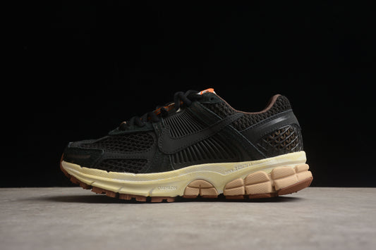 NIKE Zoom Vomero 5 FD0533-010