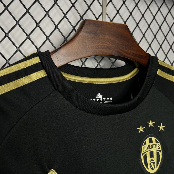 Juventus retro 2015/16 Away