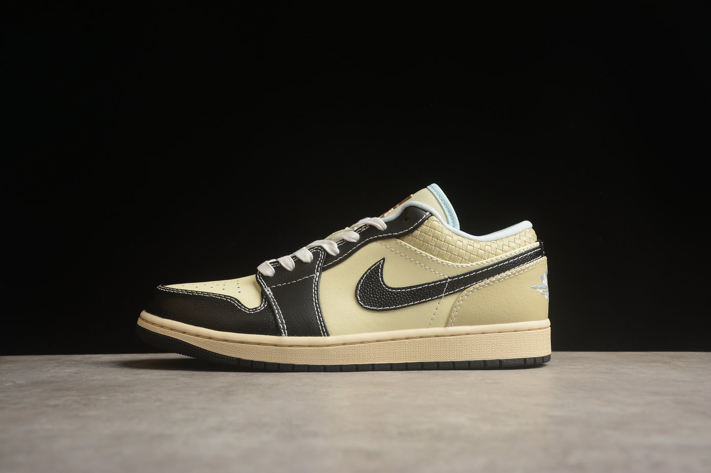 Nike Air Jordan 1 Low HQ3437-101