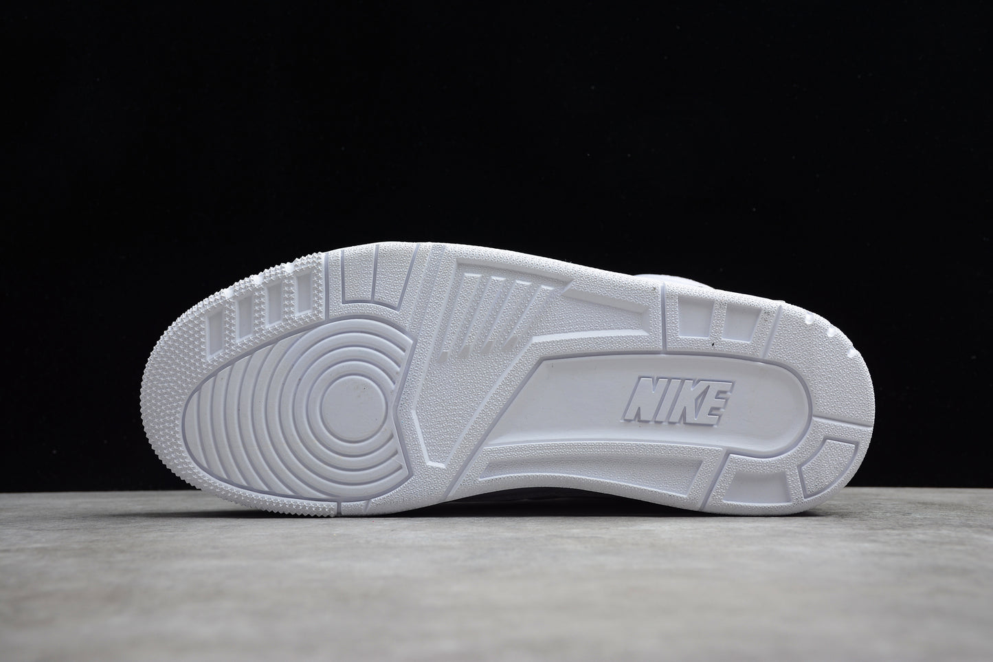 Air Jordan Retro AV8370-100