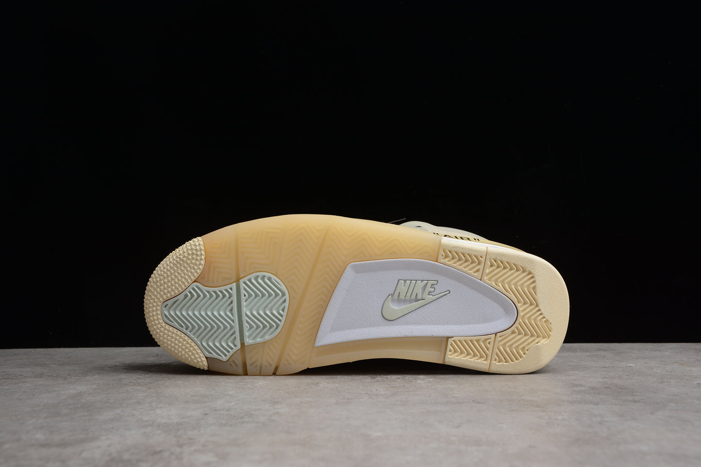 Air Jordan 4 Retro CV9388-100