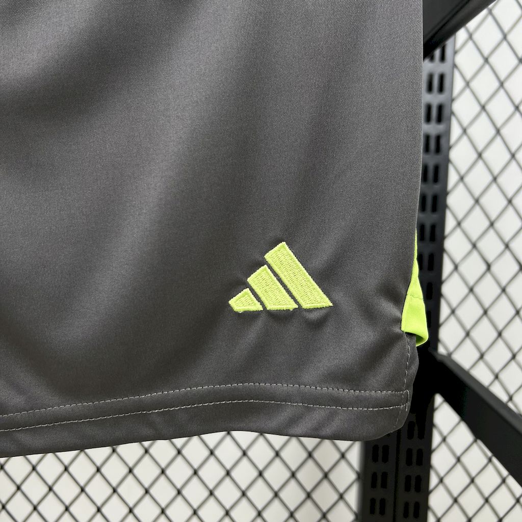 Bayern Munich 2025/26 Kids Version Portero