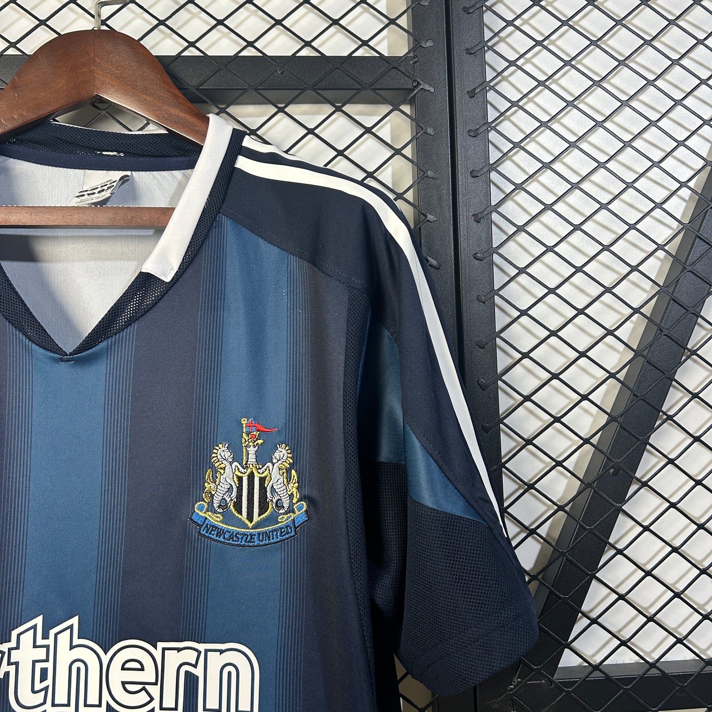 Newcastle United retro 2005/06 Away
