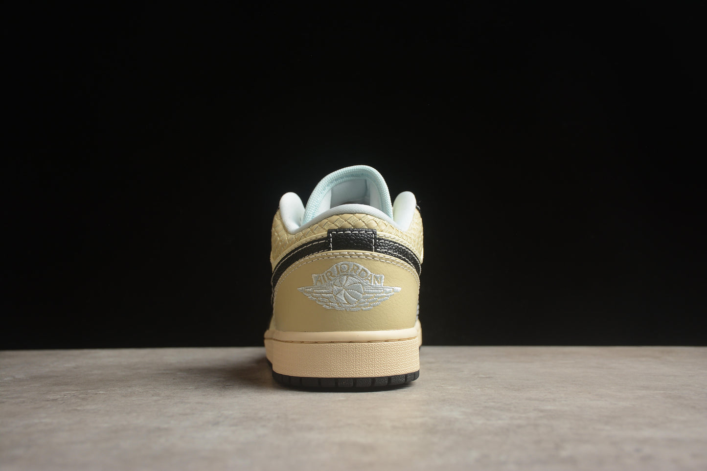 Nike Air Jordan 1 Low HQ3437-101