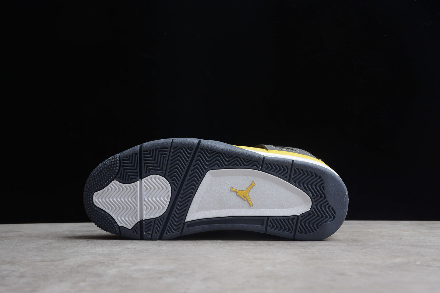 Air Jordan 4 Retro CT8527 700