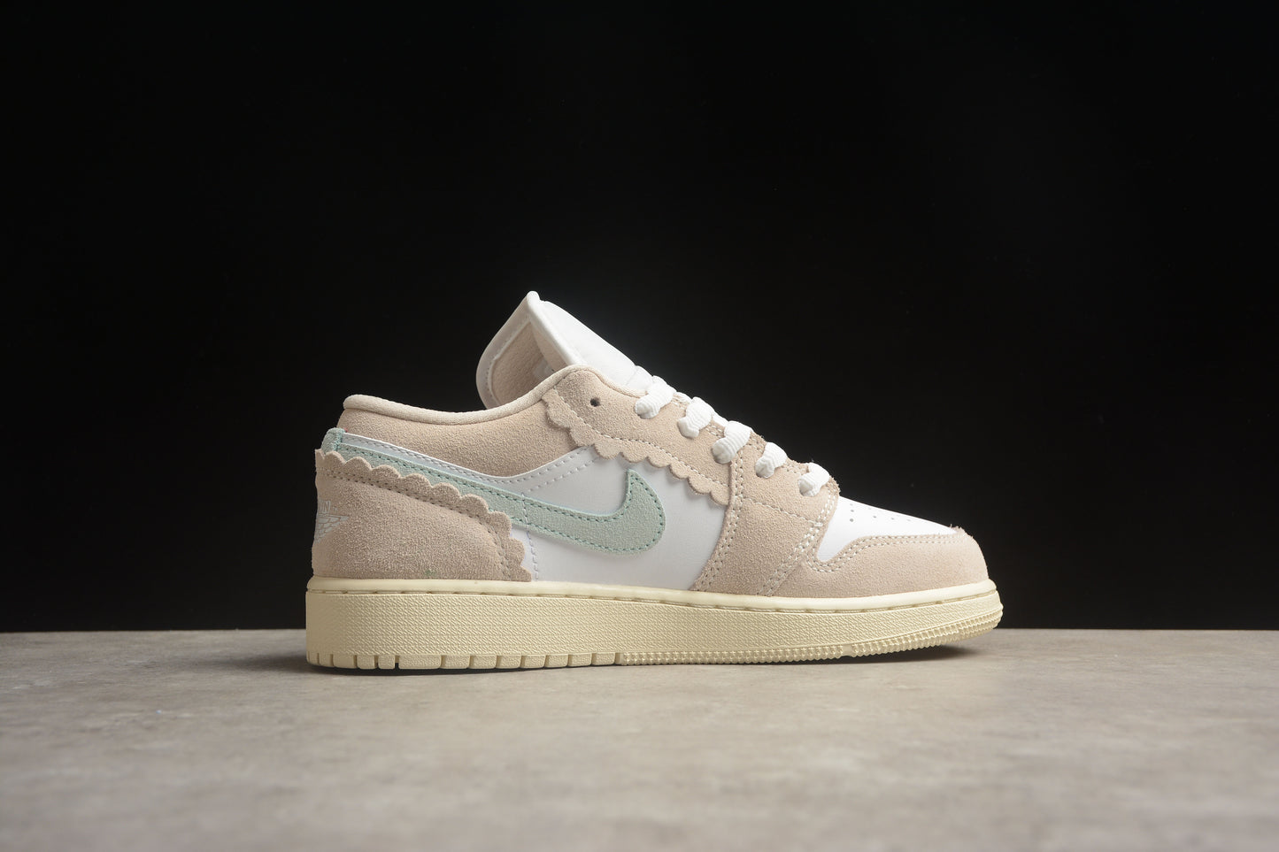 Nike Air Jordan 1 Low DZ5356-800