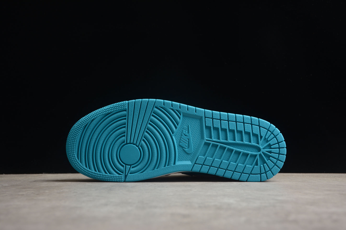 Nike Air Jordan 1 Low 553558-174