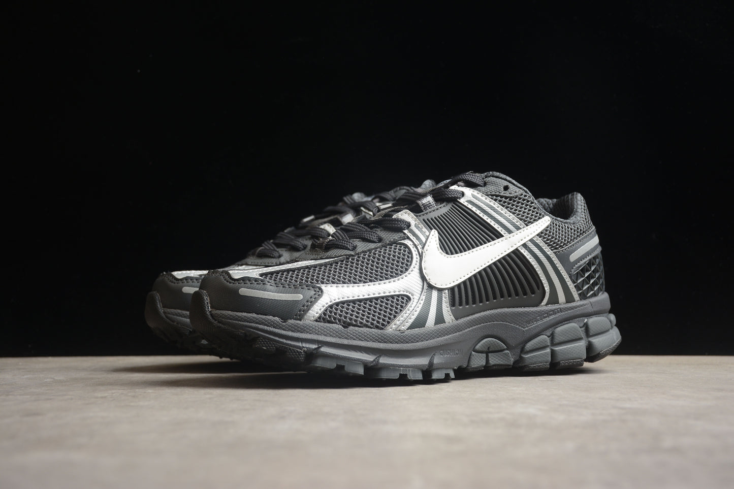NIKE Zoom Vomero 5 BV1358-002