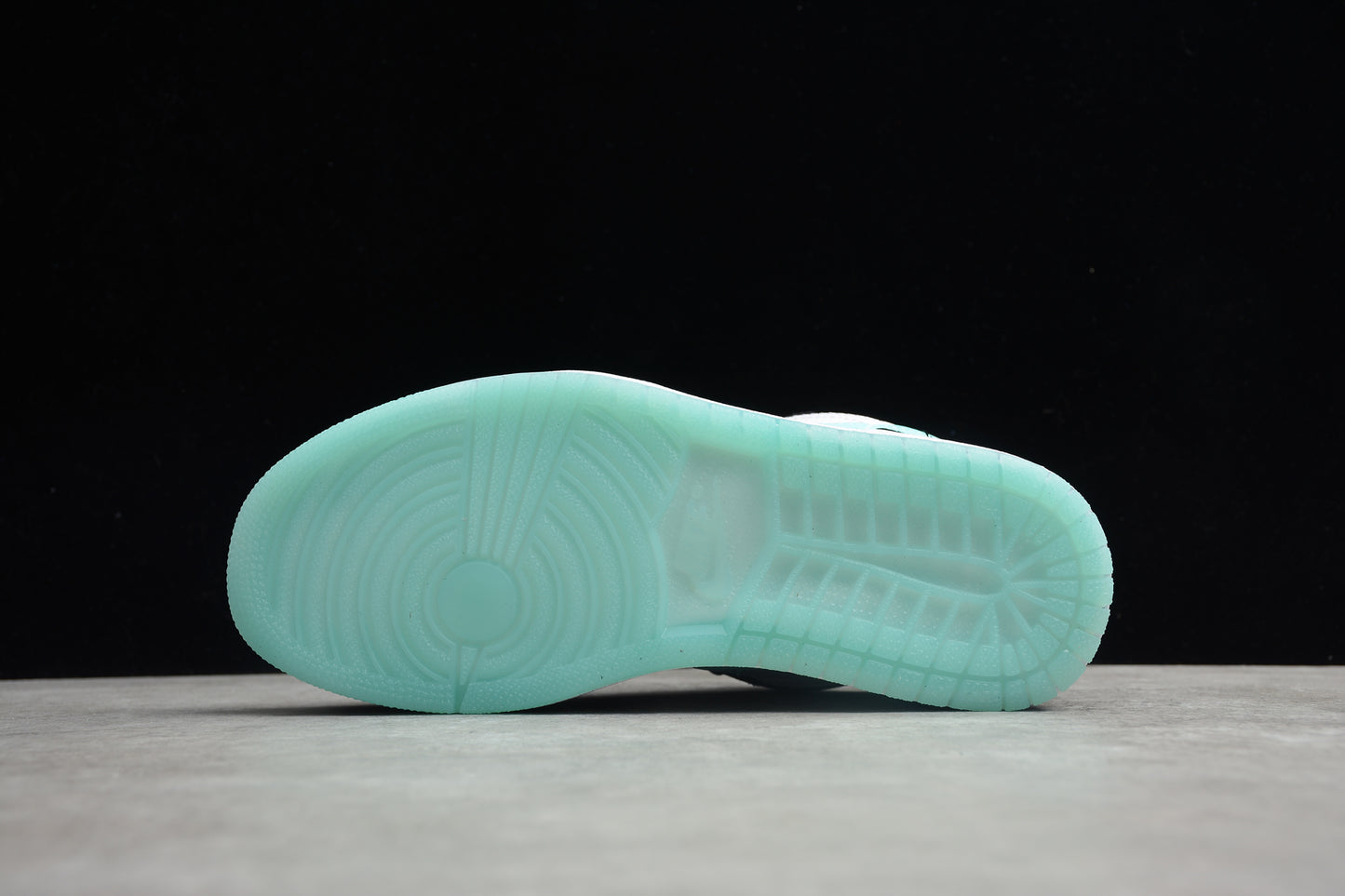 Nike Air Jordan 1 Low CQ9828-131