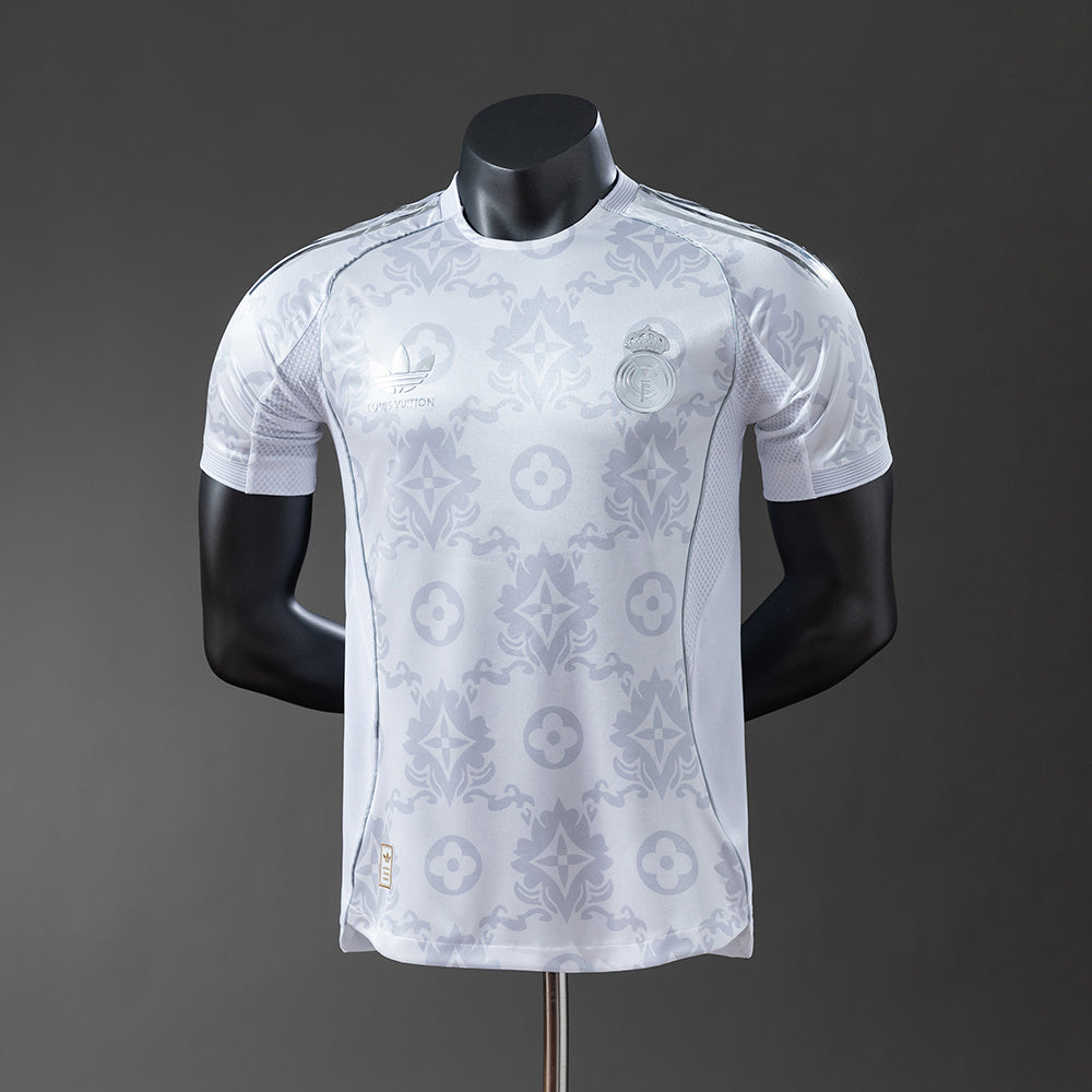 Real Madrid 2025/26 Edición Especial (Galaxy Lights) Player Version