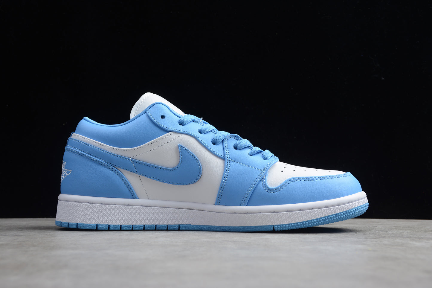 Nike Air Jordan 1 Low AO9944-441