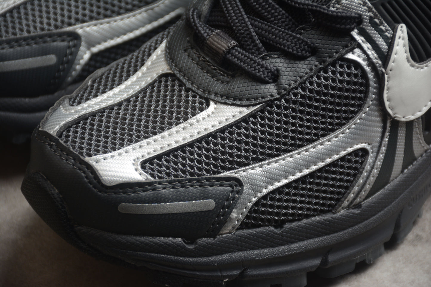 NIKE Zoom Vomero 5 BV1358-002