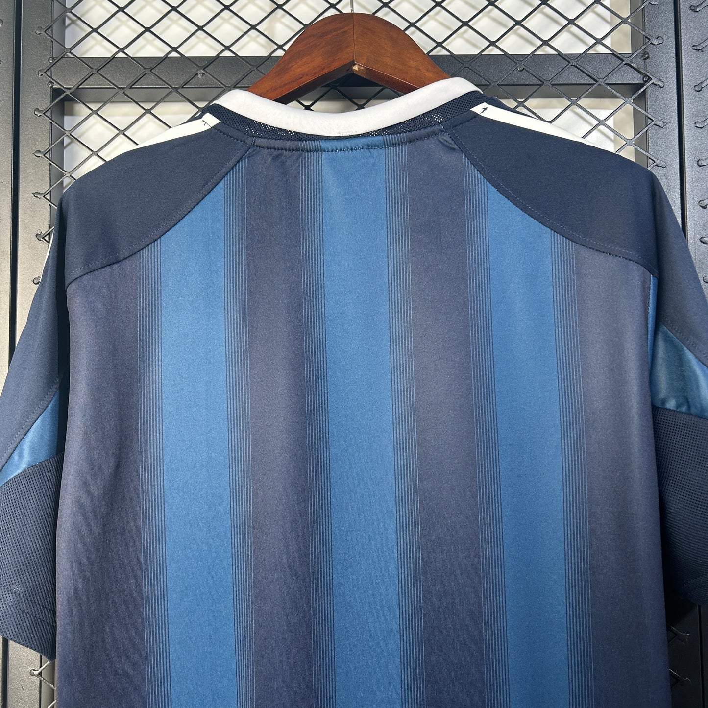 Newcastle United retro 2005/06 Away