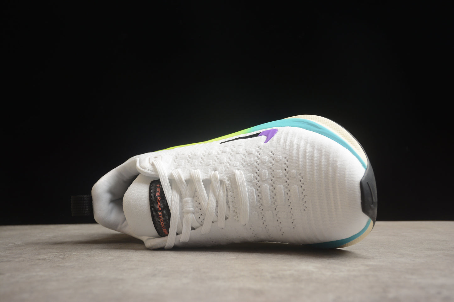 NIKE Zoom X Invincible Run DR2665-105