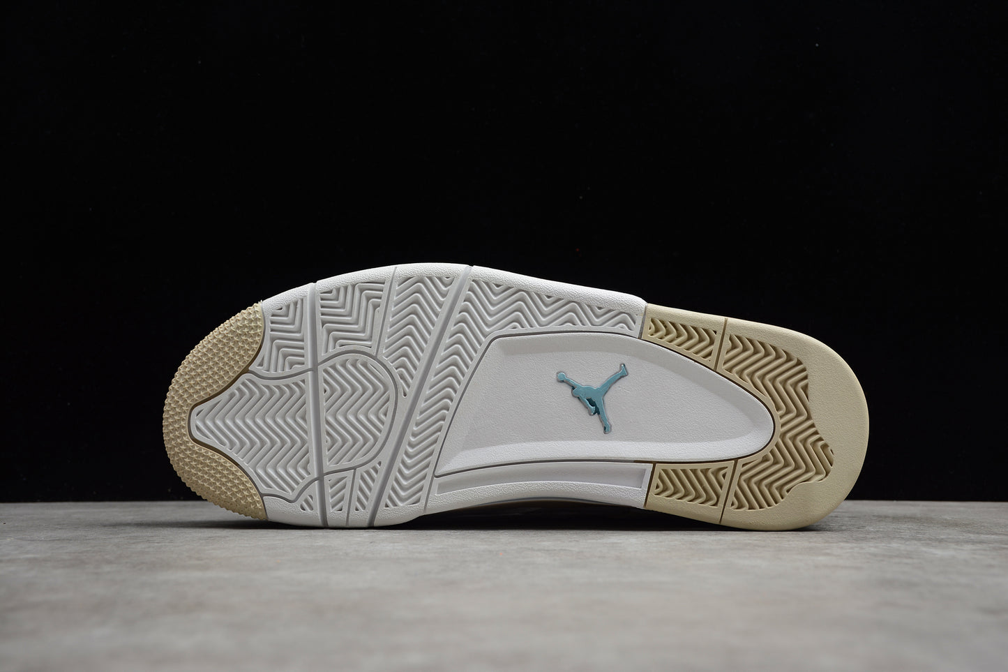 Air Jordan 4 Retro 487724-118