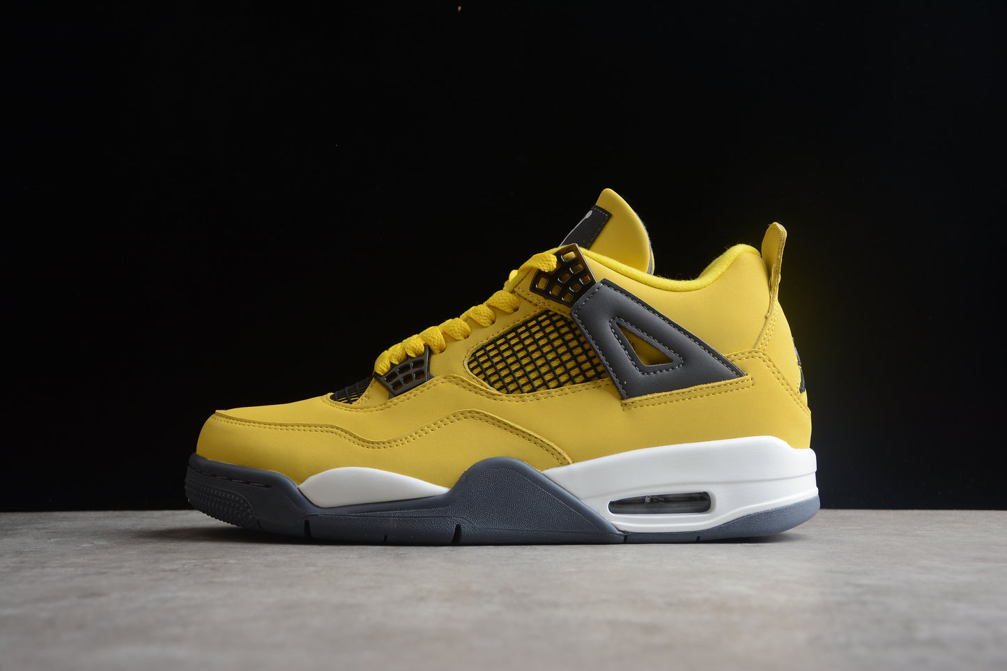 Air Jordan 4 Retro CT8527-700